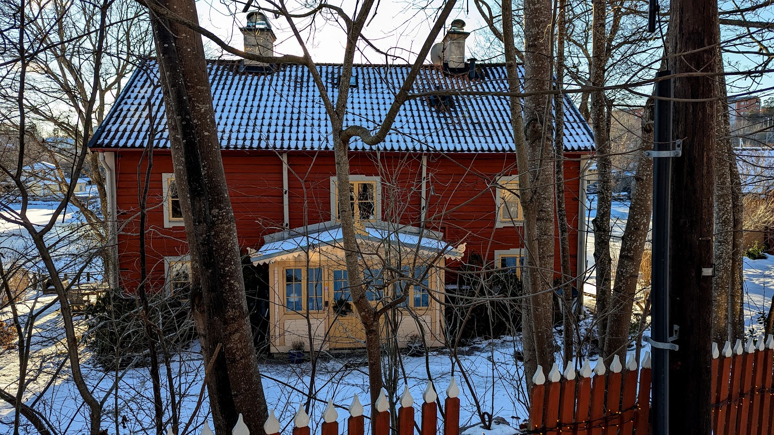 Former Stocksundsbro värdshus, now a residential house, seen in winter